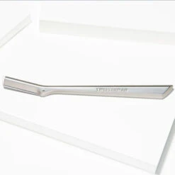 Tweezerman Facial Razor -Jerseybeauty Sales 1023 R Facial Razor Lifestyle 2 11dd96daa3fc8c5e1119bc3ea0940038