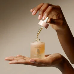 Omorovicza Queen Oil 9 Omorovicza Queen Oil -Jerseybeauty Sales Hands Queen Oil 7 1080x1080px 11dd96daa3fc8c5e1119bc3ea0940038